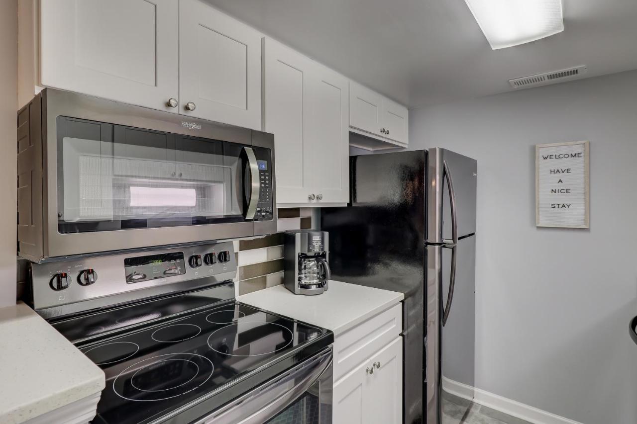 #111 Elaborate Condo Ideal Location 2Brm/2 Parking Hilton Head Island Eksteriør billede