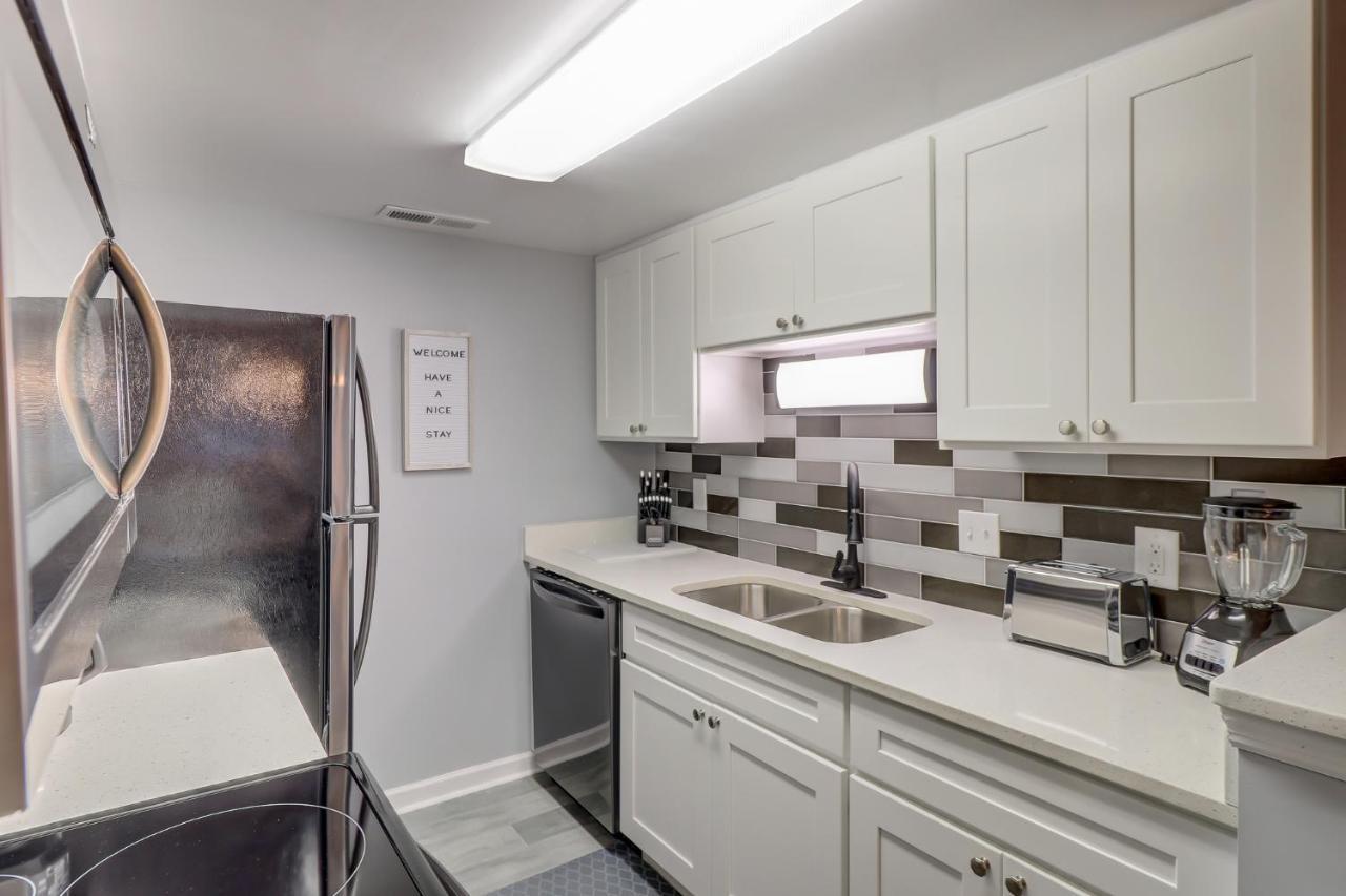 #111 Elaborate Condo Ideal Location 2Brm/2 Parking Hilton Head Island Eksteriør billede